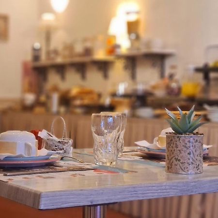 Hotel Caravelle Contact Hotel روشفور المظهر الخارجي الصورة