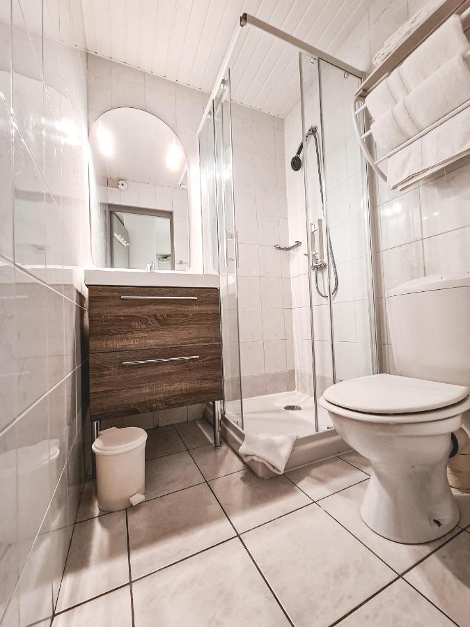 Hotel Caravelle Contact Hotel روشفور المظهر الخارجي الصورة