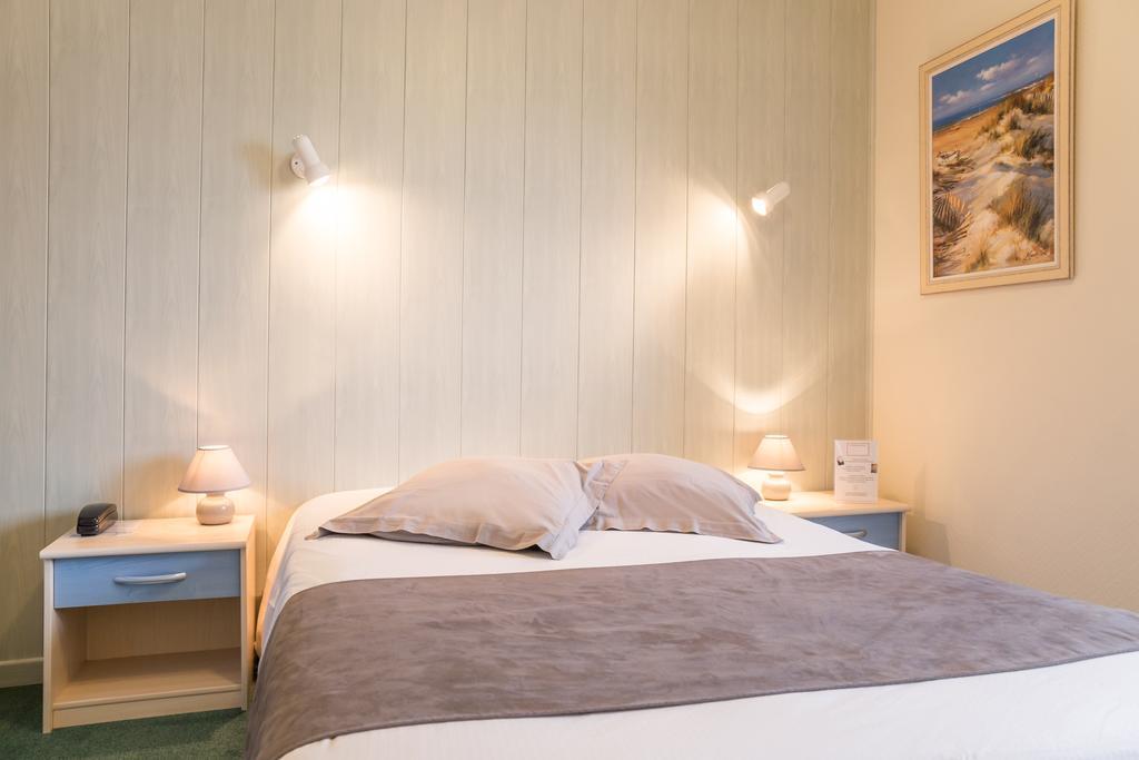 Hotel Caravelle Contact Hotel روشفور الغرفة الصورة