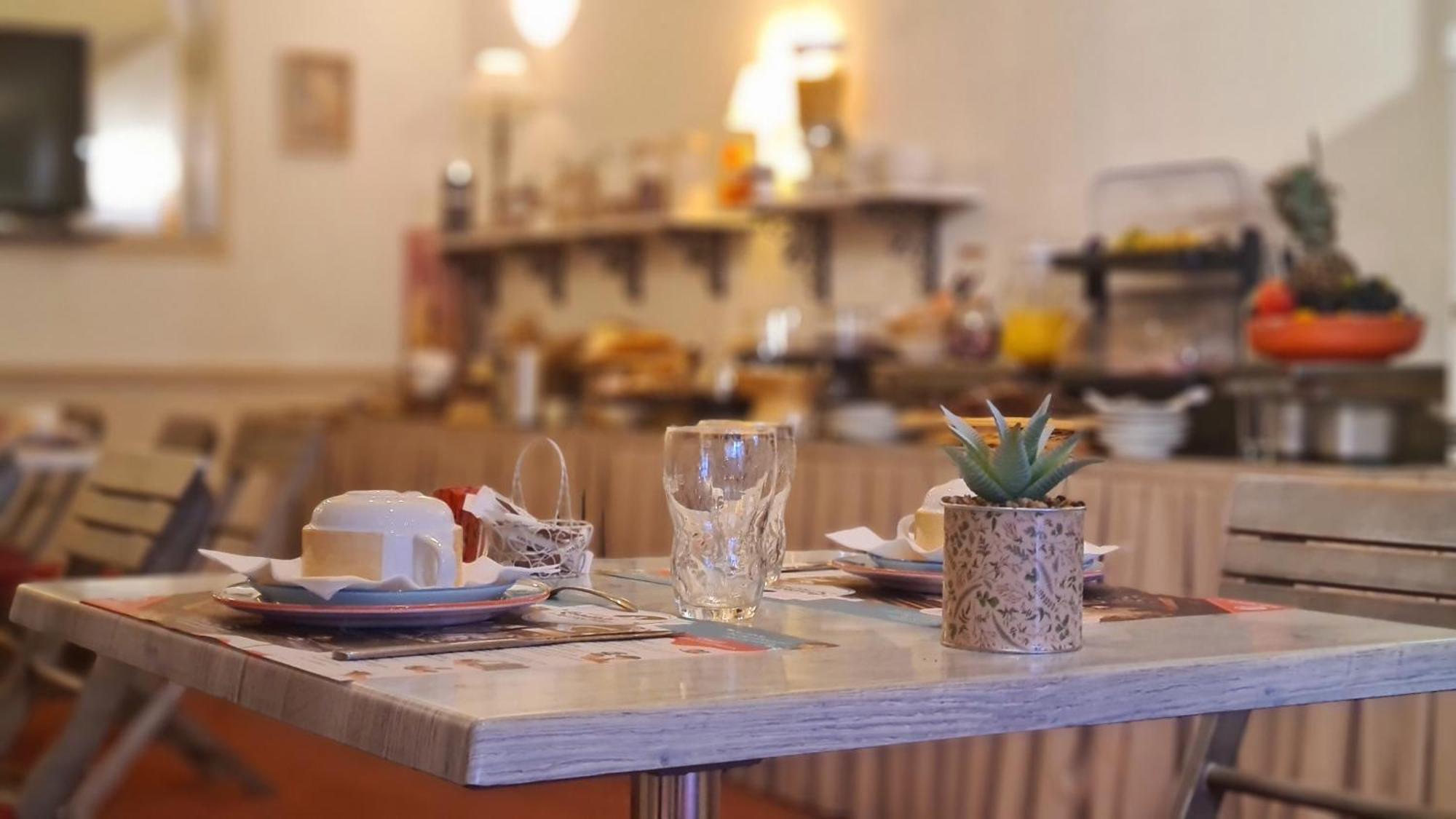 Hotel Caravelle Contact Hotel روشفور المظهر الخارجي الصورة